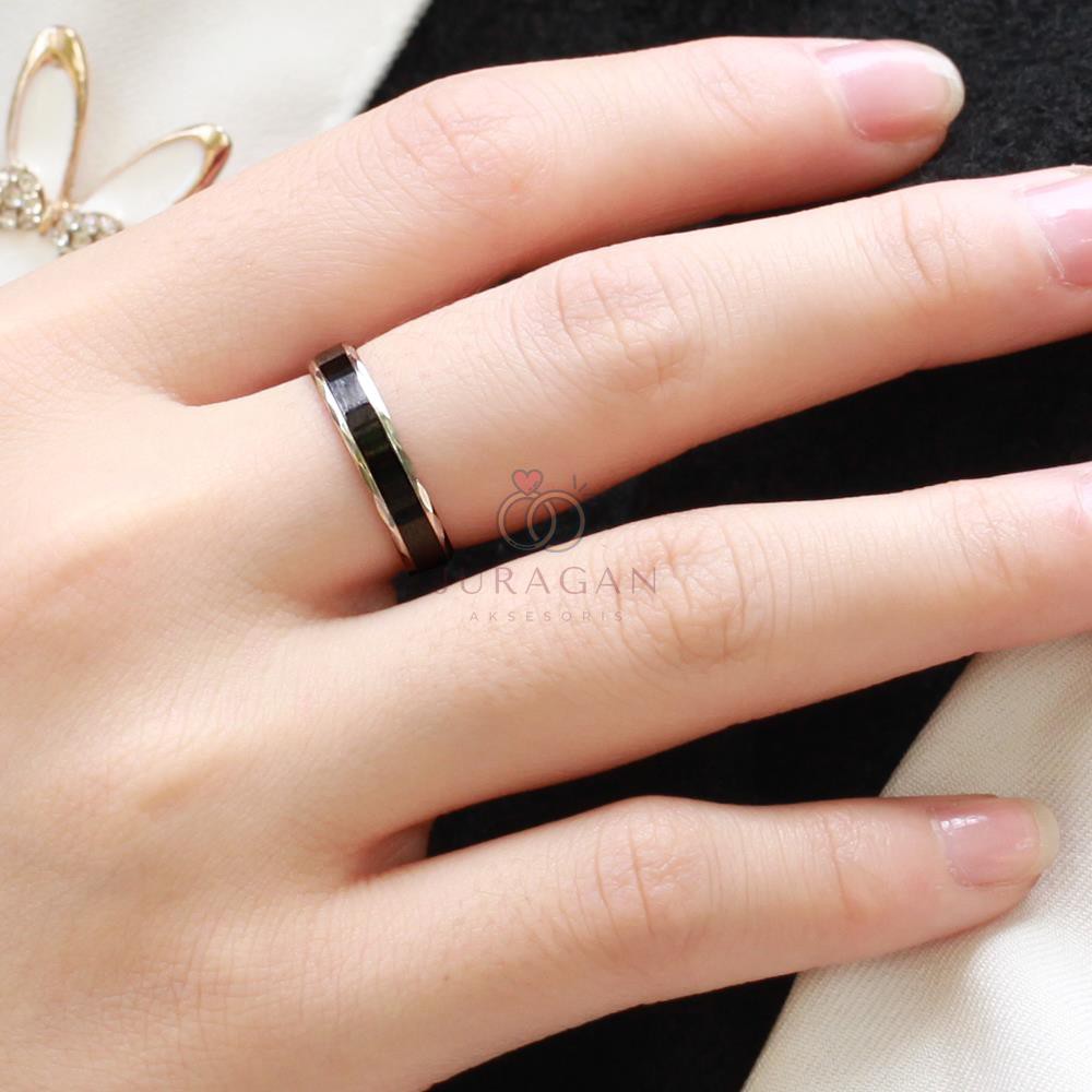 [AILOVIU] Cincin Couple Ukir Nama R22 Titanium Black Silver Elegant Tunangan Kawin + BONUS Gelang Couple