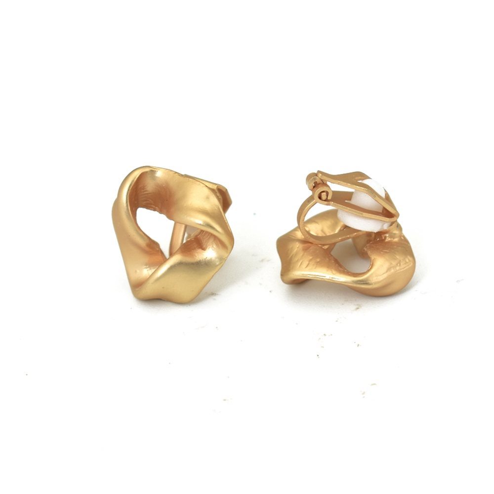 Anting Klip Bentuk Geometris Warna Emas Bahan Metal Untuk Wanita