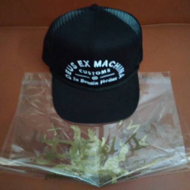 Topi deus sold