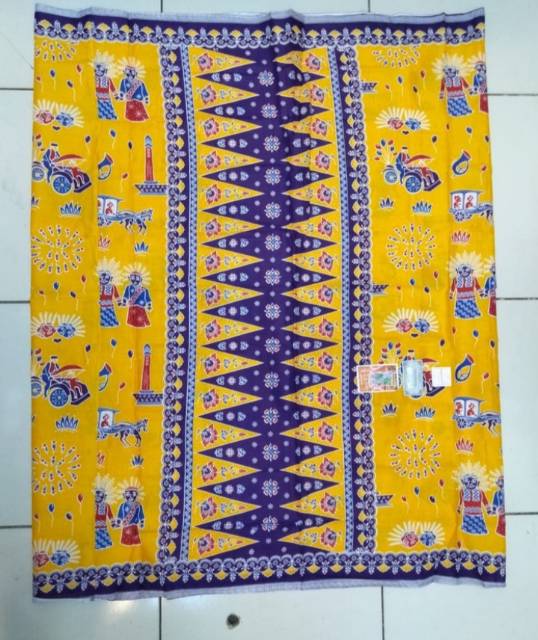 Kain sarung betawi dan cukin (syal) motif ondel - ondel