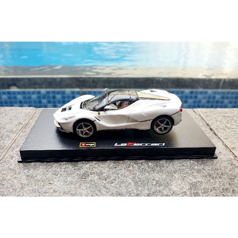 Bburago 1/43 Ferrari Signature Series LaFerrari White Miniatur Diecast Mobil Mobilan Pajangan