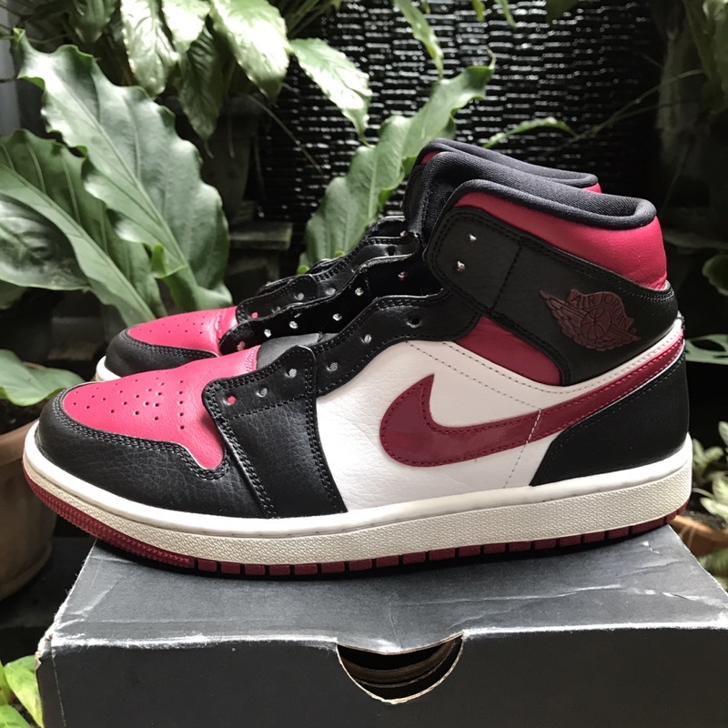 AJ1 Air Jordan 1 Mid Bred Toe size US 8/EUR 41/26 cm Original Authentic Local Pair (Preloved)