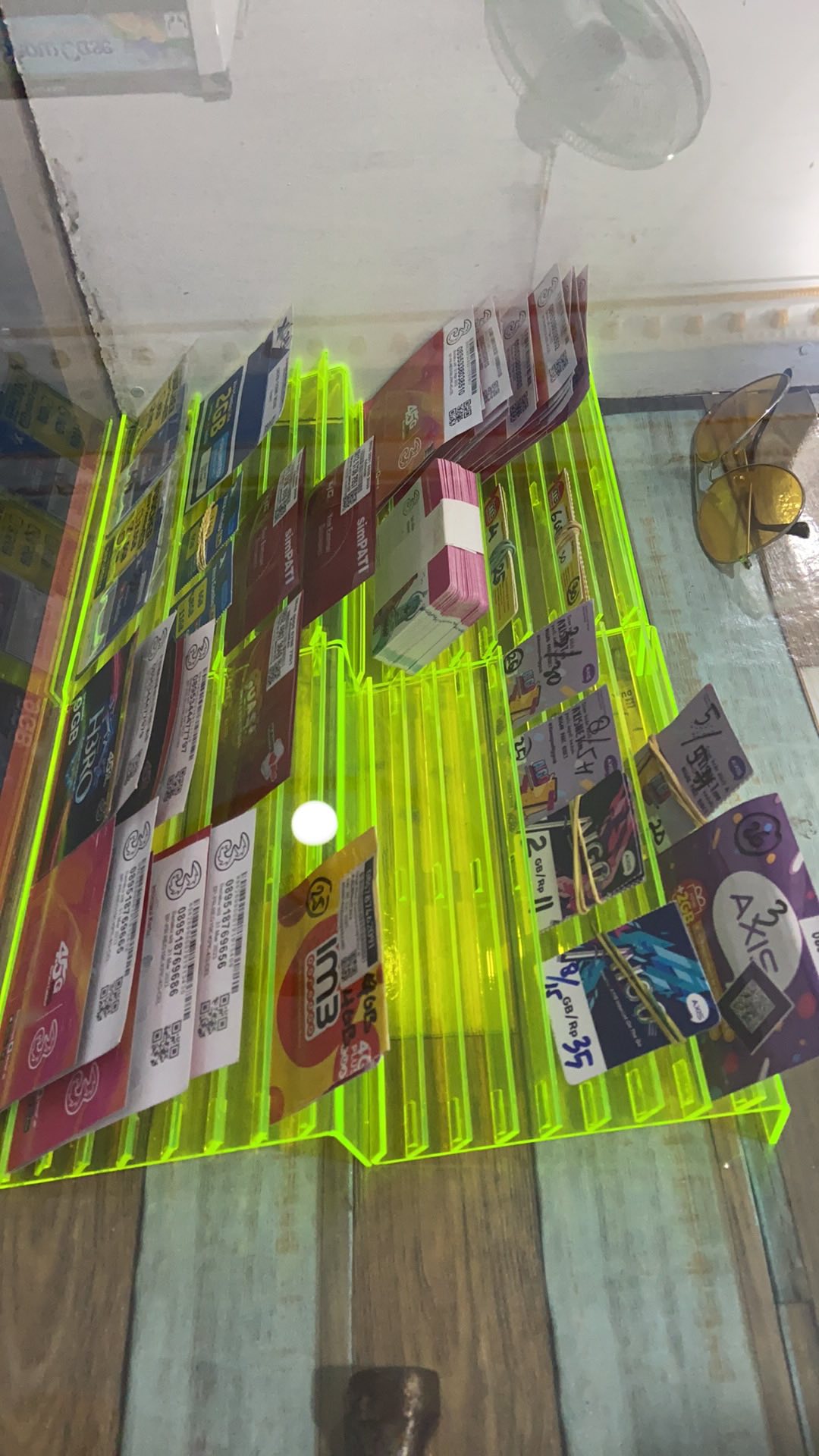 Tempat Tatakan Kartu Perdana Display