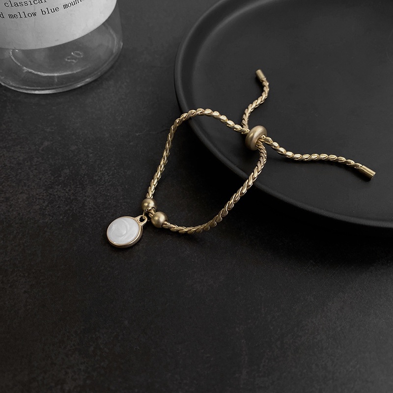 Versi Korea dari temperamen busana sederhana liontin cangkang elegan gelang manik bulat kecil