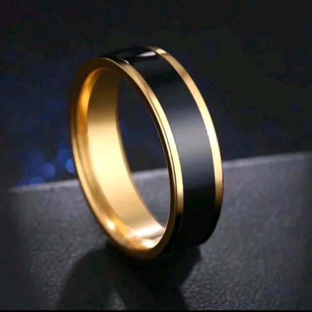Cincin Pria Wanita Titanium Hitam List Emas