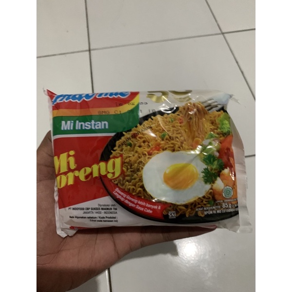 

indomie goreng bukan sedap bukan sarimie