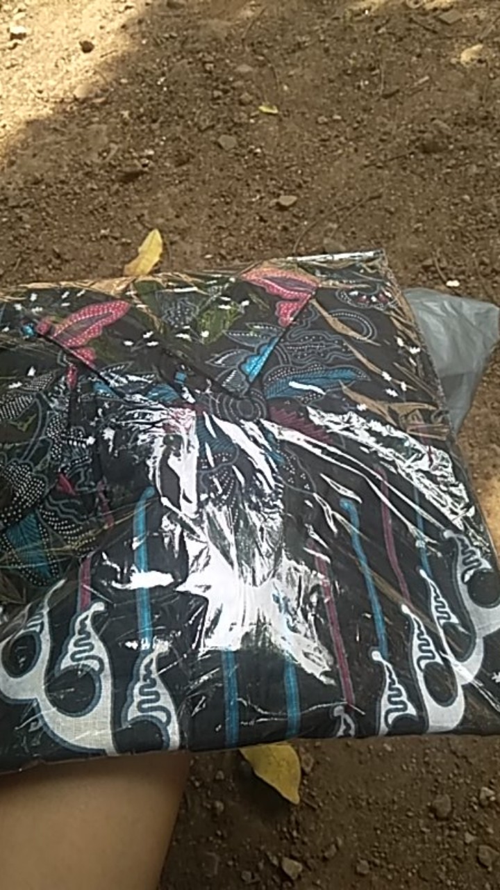 Kemeja Pria Lengan Panjang Motif Kupu Abu Abu.