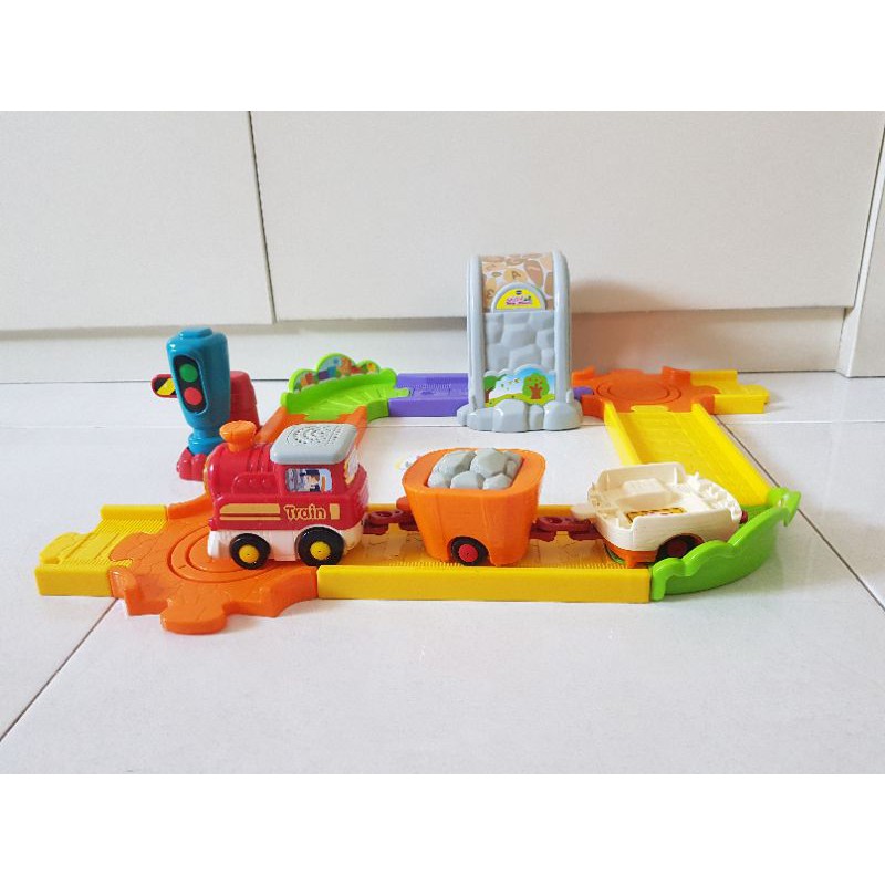 Vtech Baby Toot Toot Drivers Cargo Train with Track