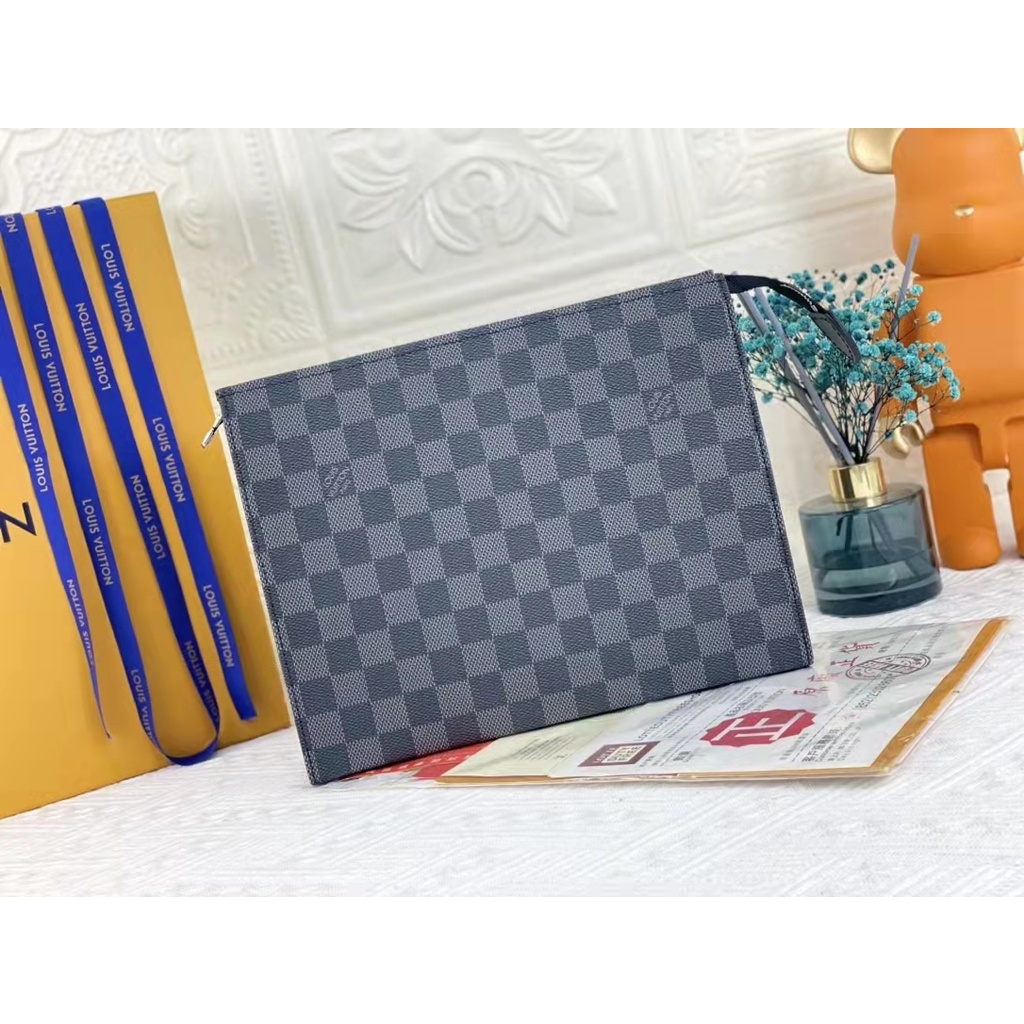 

lv m47542 clutch bag