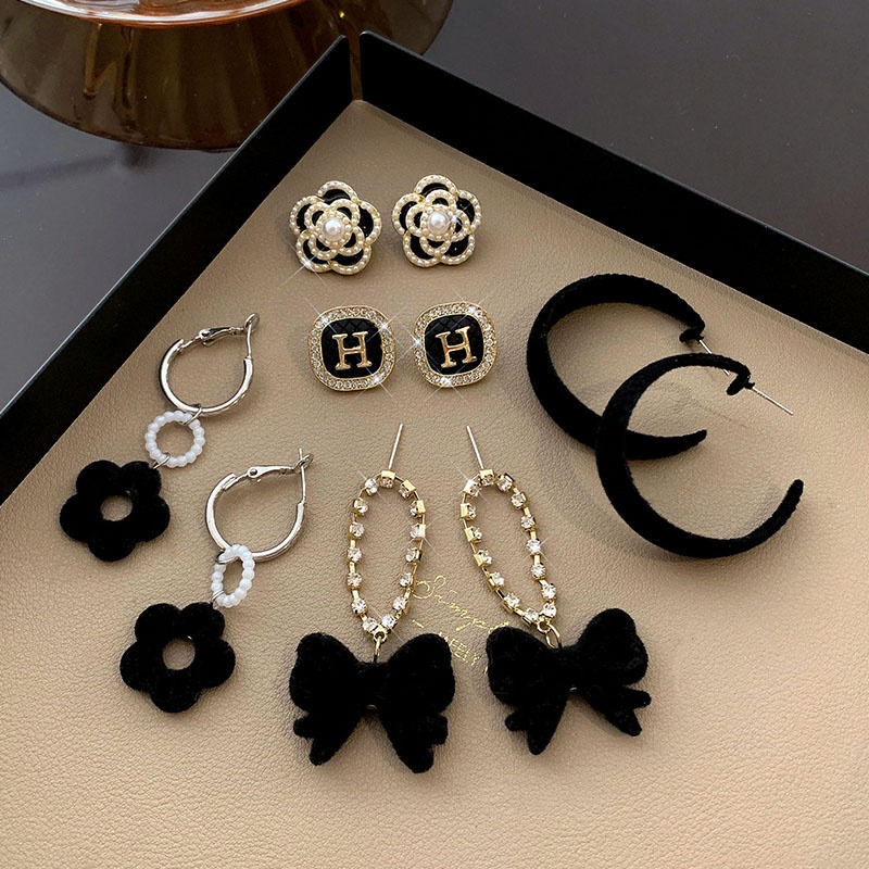 Anting Stud Desain Pita Warna Hitam Gaya Vintage Korea Untuk Wanita