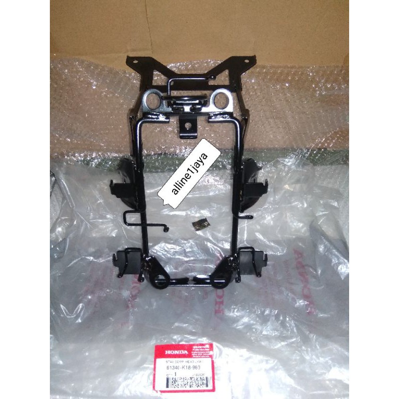 BRAKET LAMPU 61340 K18 960  Dudukan lampu depan CB verza ori