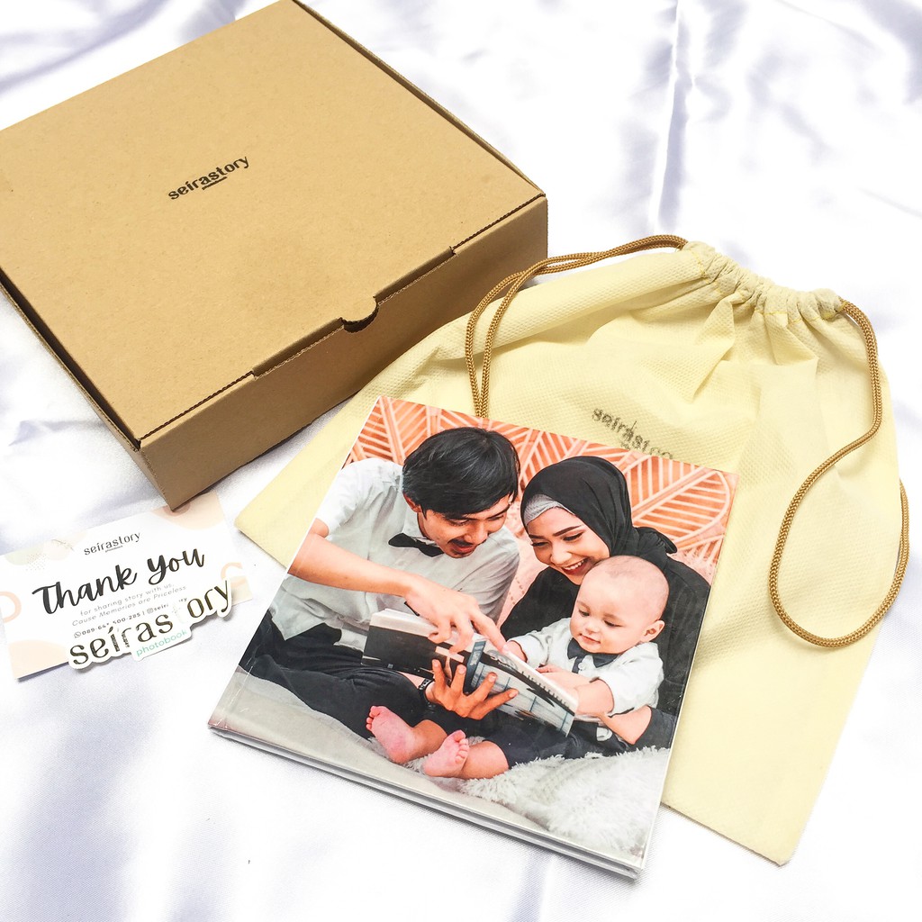 

Square Photobook - Buku Foto ukuran 15x15 cm - Album Foto Custom 20 Halaman