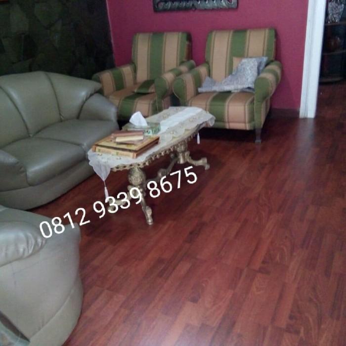 Lantai kayu parket termasuk pasang