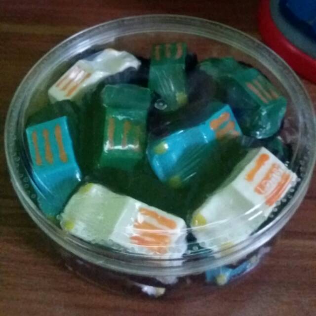 

Coklat karakter mobil