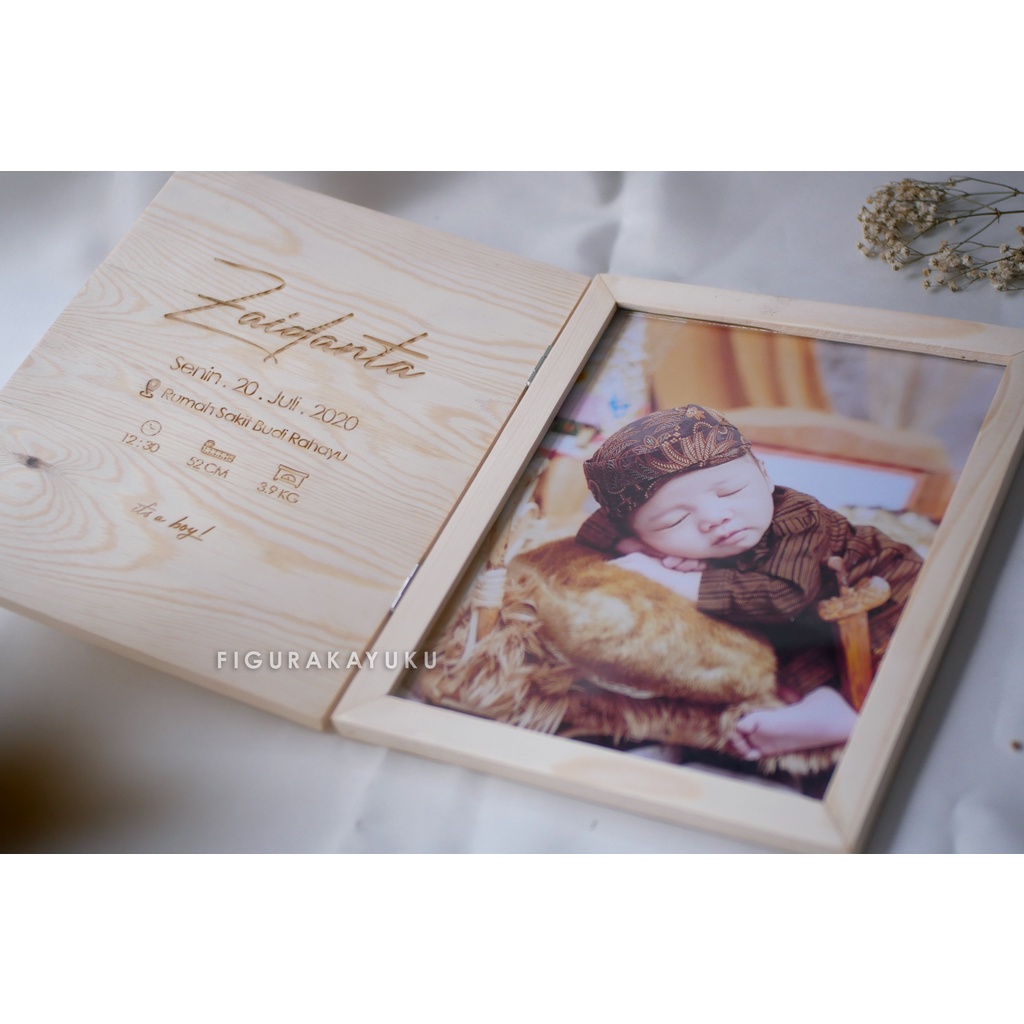 Bingkai Biodata Bayi / Souvenir / Kado Bayi / Figura Kayu Ukir / Kado Nama Grafir