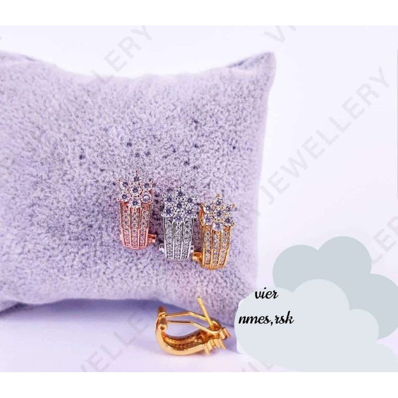 Anting replika berlian tusuk jepit,vier setara dgn titanium,mata micro diamond yg dpake ditoko mas,awet,thn lama