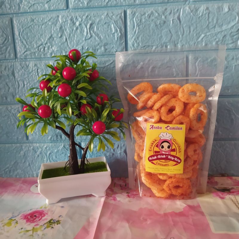 

Snack / camilan pedas/ ring cempaka pedas