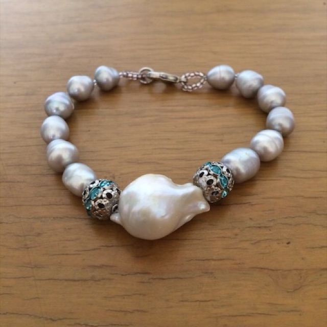 Gelang mutiara air tawar abu-abu