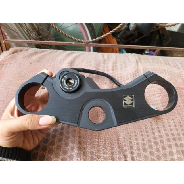 LIMBAH MOGE segitiga atas suzuki gsxr600 not gsx 600 1000 zx6 r1 r6 cbr triple clamp