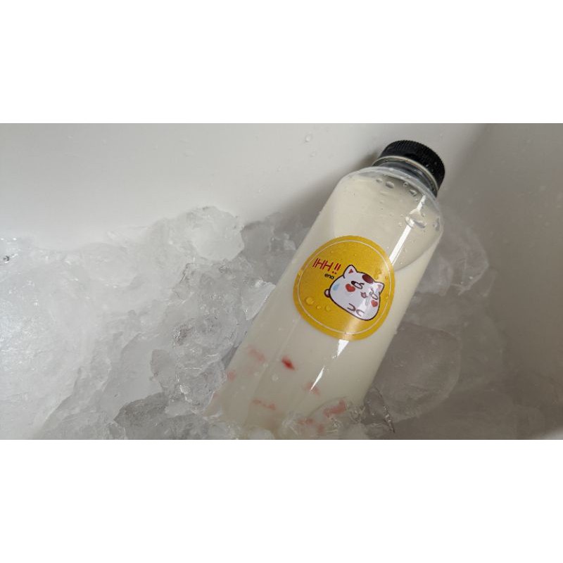 

Strawberry milk (with ice)
