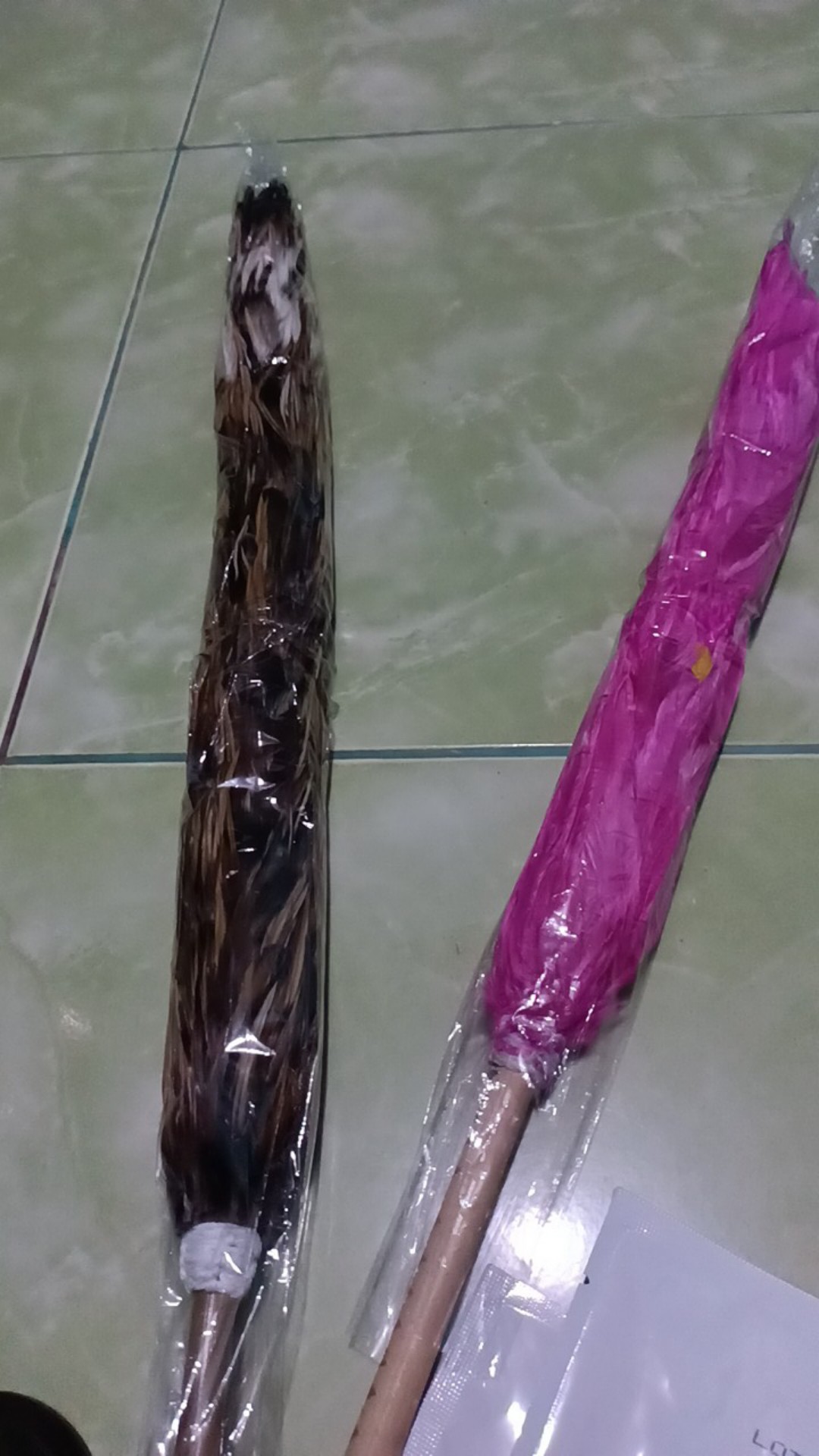 Kemoceng Bulu Ayam Warna Warni Murah - Kemoceng Sulak Murah Kerajinan Tangan Rumah Tangga