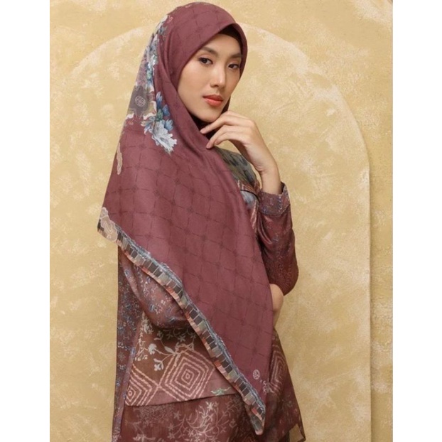 LIU SCARF RIA MIRANDA