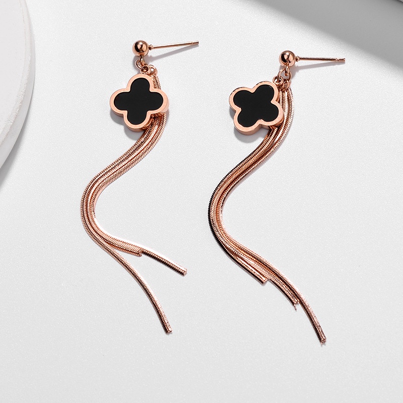 Anting clover juntai rumbai rumbai titanium anti karat korea fashion
