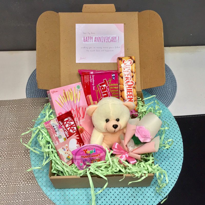 

Hampers Parcel Gift Set Pink Kado Ultah Valentine Graduation