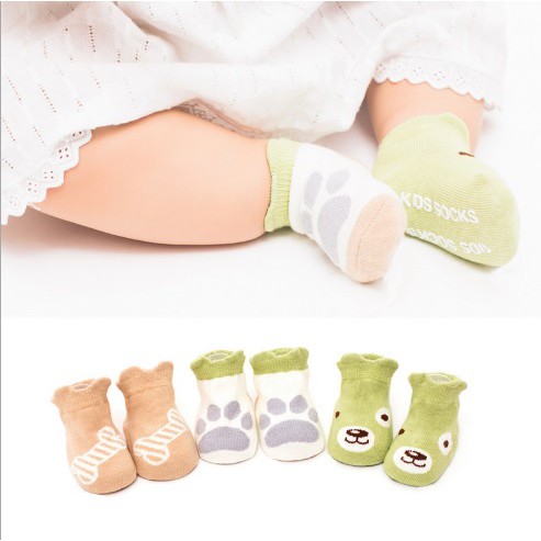 A44 (Satu set 3 pasang) Kaos kaki anak / kaos kaki bayi import dengan nonslip asimetris import