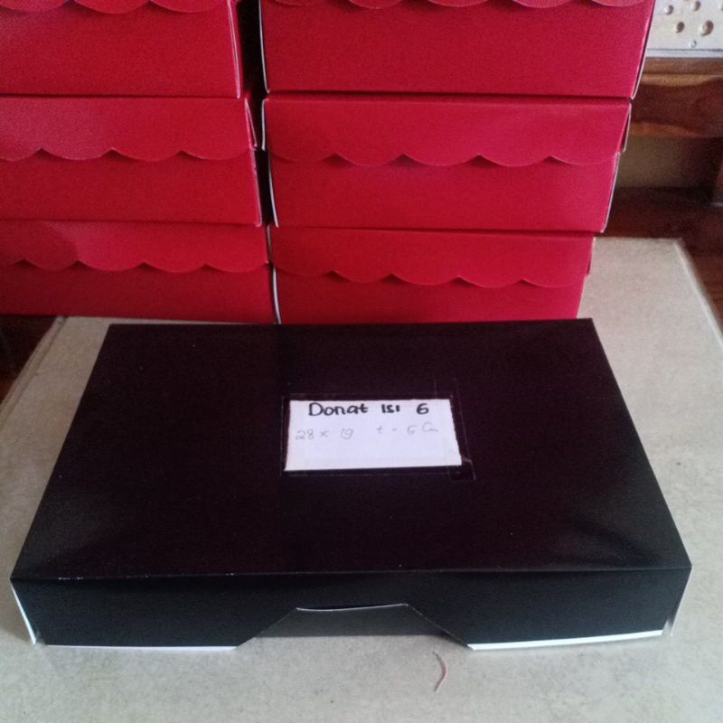 

DUS DONAT isi 6(IVORY)(28x19x5)..dus hajatan/dos roti/dus snack ultah/snack box/dos/kotak/ dus jajan