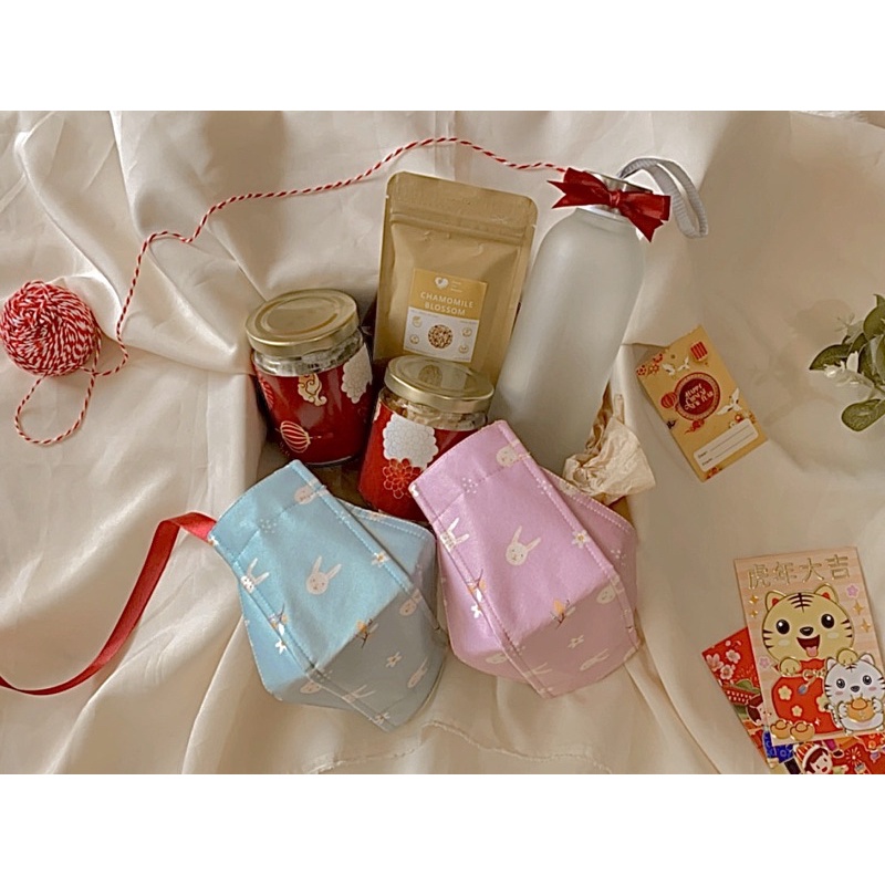 

Premium Hampers Imlek/ Hampers Chinese New Year / Hampers Valentine/ Chinese New Year/ Hampers CNY / Parcel Valentine / Hadiah Valentine / Paket Valentine / Gift Box Birthday / Gift Set Ulang Tahun/ Gift Set Wisuda/ Hampers Ulang Tahun / Gift Set Birthday