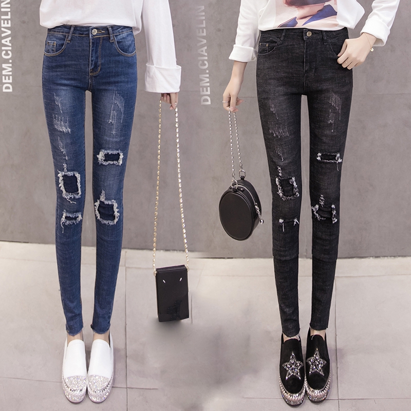  Celana  Jeans  Wanita  Model  Ripped dengan Potongan Skinny 
