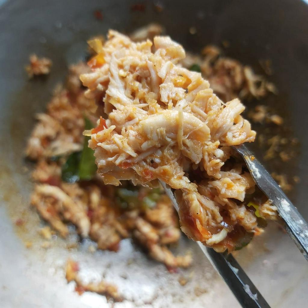 

CIRENG ISI AYAM SUWIR PEDAS SEDANG