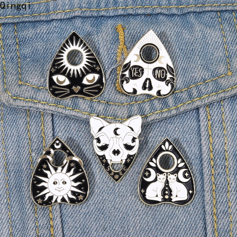 Bros Pin Enamel Bentuk Matahari Bulan Kucing Sekop Warna Hitam Gaya Punk Gothic Untuk Hadiah