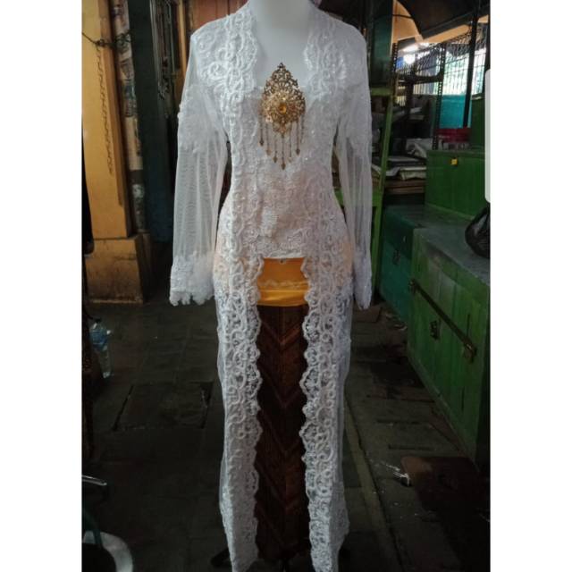 kebaya akad panjang