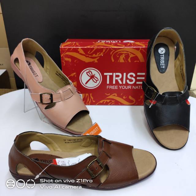 Sepatu sandal triset