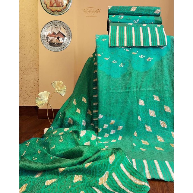 Kain Batik Cap Tulis Kombinasi Pola Daun Pastazanum Hijau Emerald