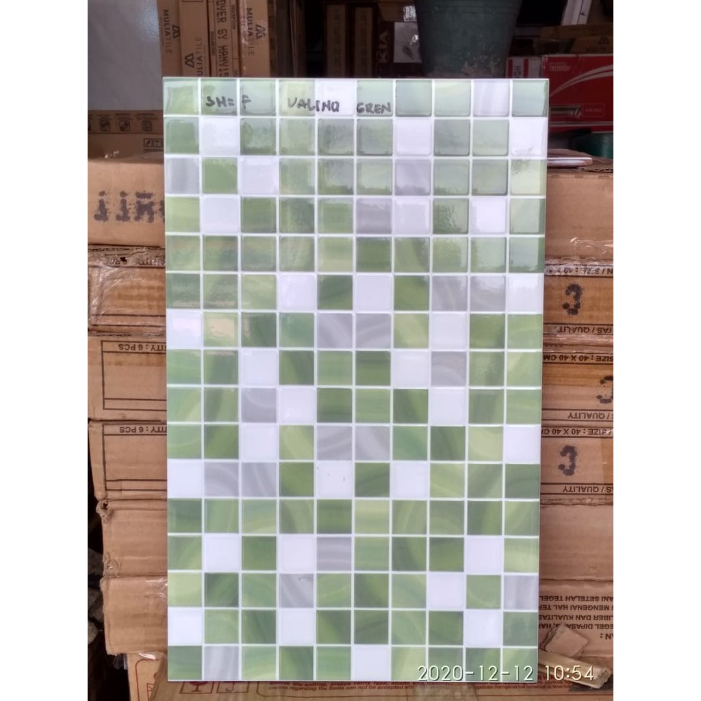 KERAMIK DINDING MOZAIK / KOLAM RENANG 25x40 OKTA green