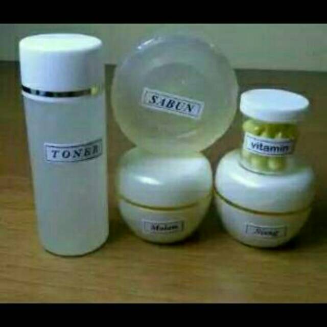 Cream pemutih wajah wanita Barbie face glow PAKET