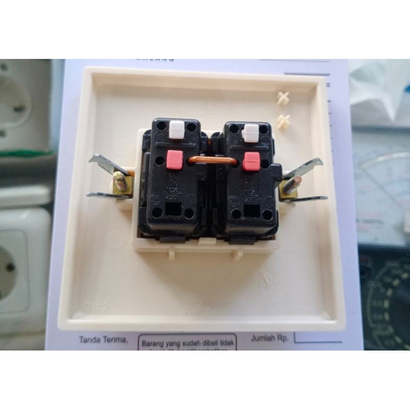 Saklar lampu tanam seri Broco alegra / ib seri Broco alegra