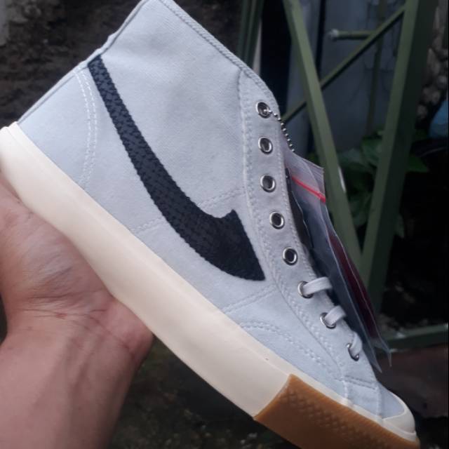 Sepatu compass X KPR