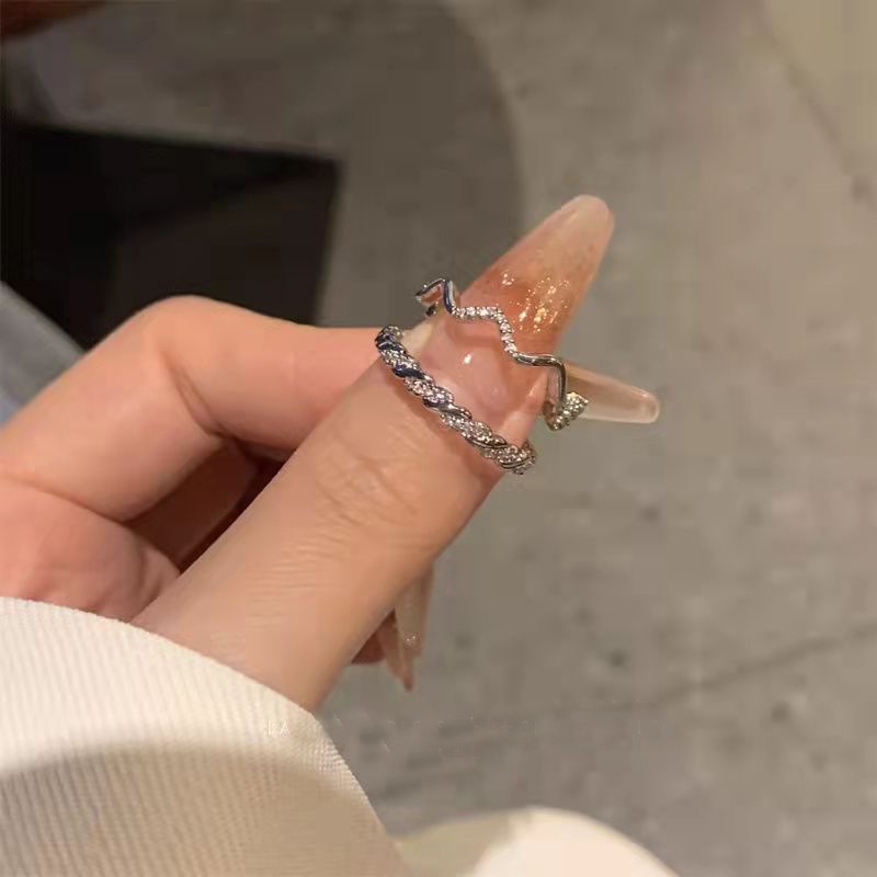 2pcs / Set Cincin Alloy Desain Gelombang Hias Berlian Imitasi Untuk Wanita