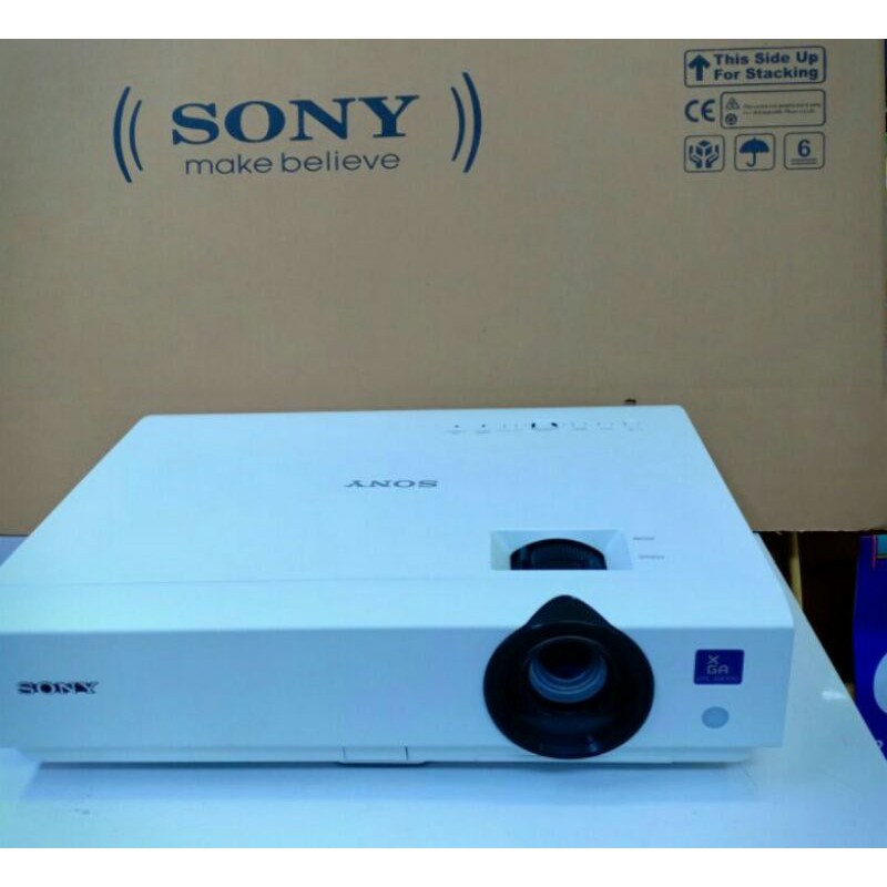 proyektor SONY DX122.