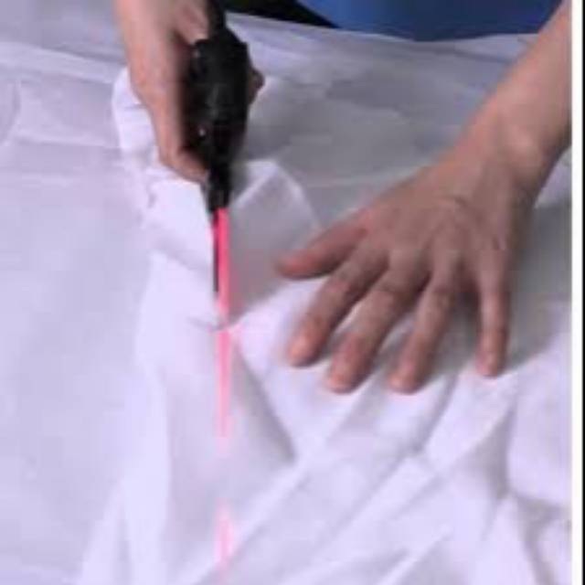 

Gunting Laser Scissors Alat Pemotong Kertas Kain Office Kantor Rambut, Hasil Akurat