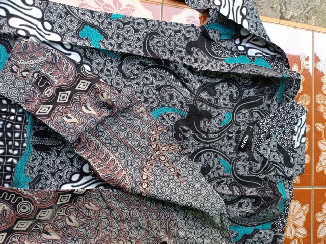 Kemeja Batik Slimfyt Khas Butik Pria Lengan Panjang