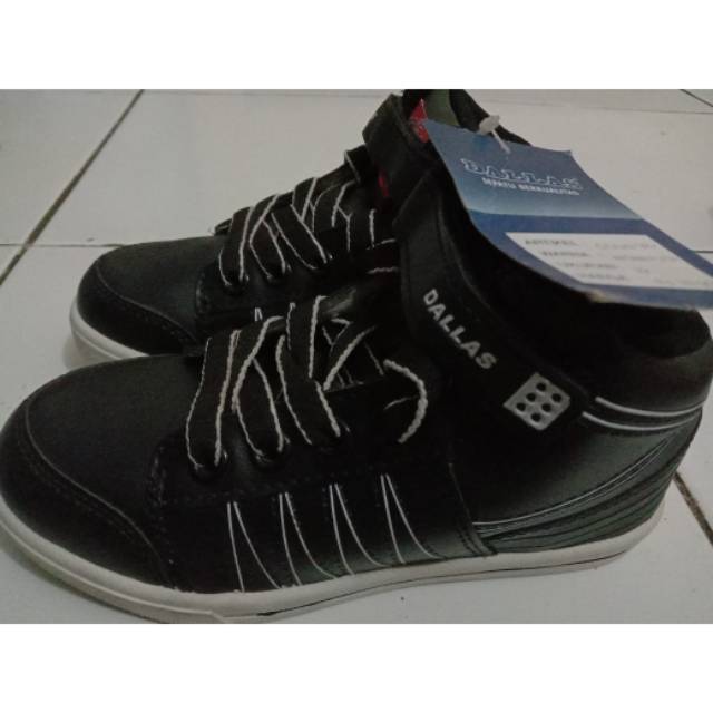 Sepatu sekolah anak murah  Merk Dallas