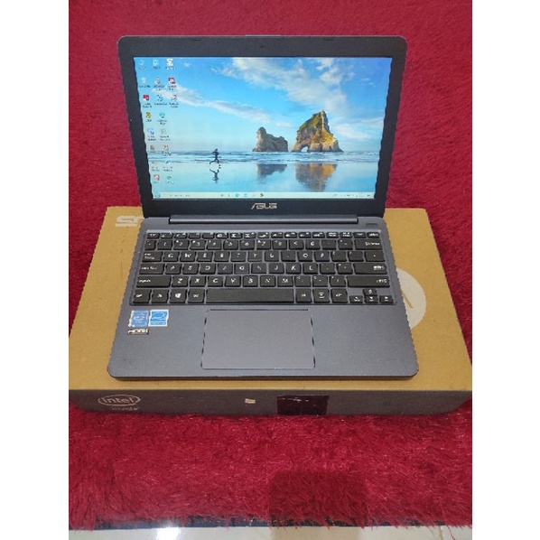 Netbook ASUS VivoBook E203MAH