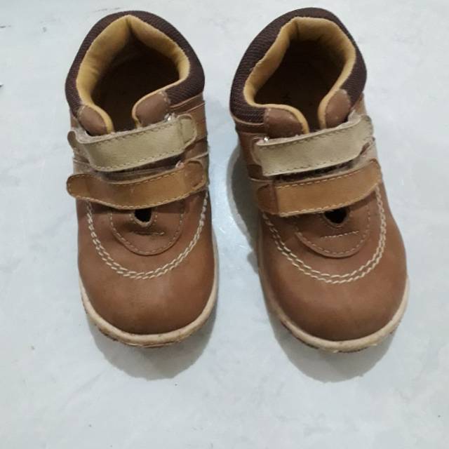 Preloved sepatu anak yongkidz cokelat cowok  25