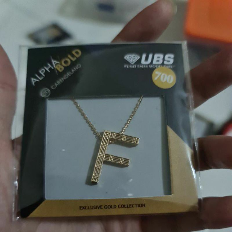 Kalung alpha bold huruf F kadar 700 UBS