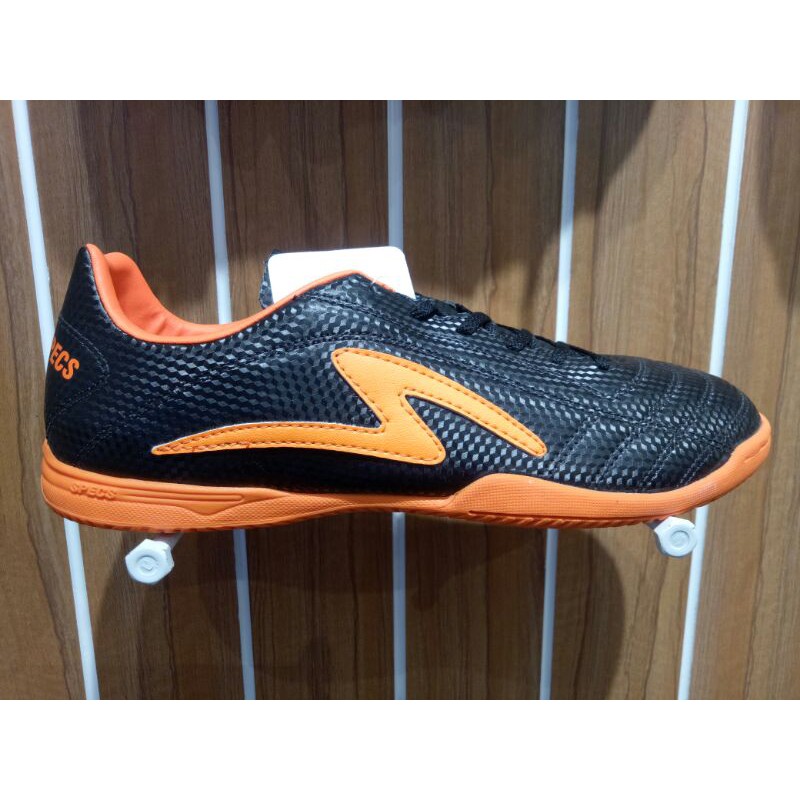 Specs Porto 19 IN Black Orange 401102 Sepatu Futsal Original